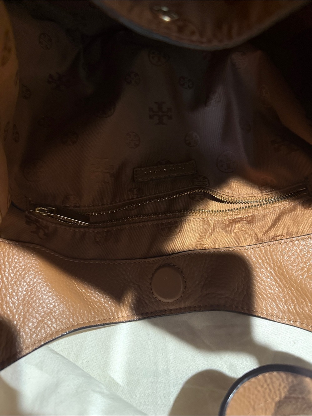 Tory Burch Tan Leather Shoulder Hobo with Logo - Picture 11 of 12